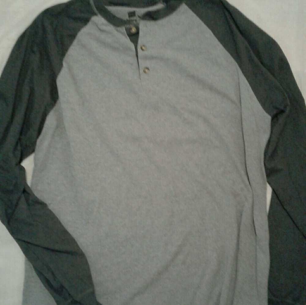Grey long sleeve Hanes shirt